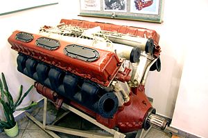 300px-Diesel_model_V-2_of_a_T-34_tank_-01.jpg