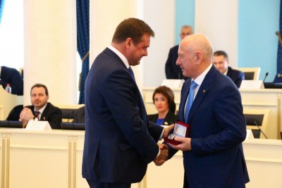 Вручение подарка.jpg