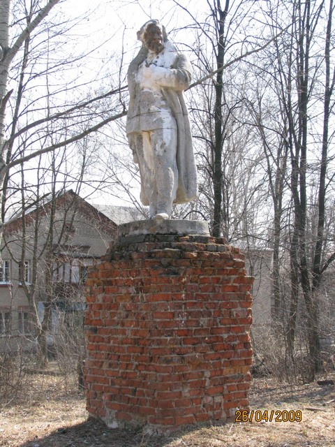 IMG_0792_Памятник Чернышевскому.jpg