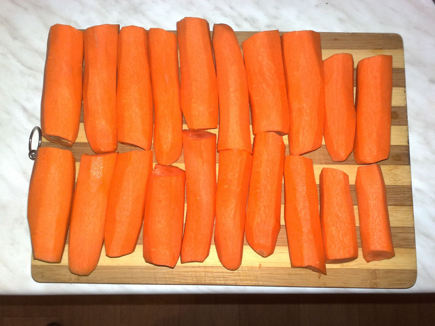 Чистим морковь.jpg