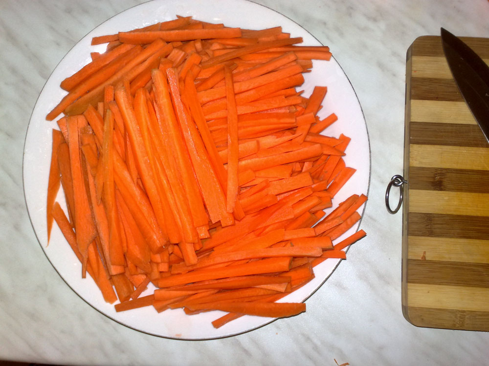Нарезаем морковь.jpg