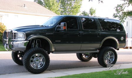 1299694703_truck-auto.info_ford_excursion_010.jpg