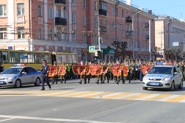 1_инспектор ГИБДД возглавляет.JPG